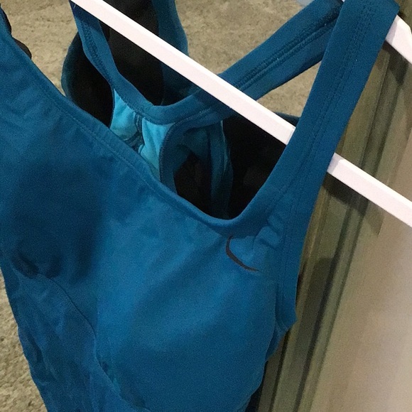 Women’s one piece racer back NIKE swim suit - Picture 2 of 3